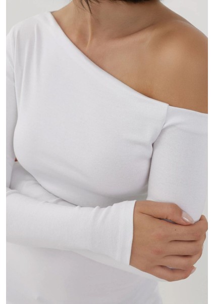 Kadın Asimetrik Yaka Slim Fit Uzun Kollu Üst Busem Collection White fırsatları