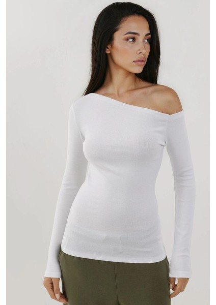 Kadın Asimetrik Yaka Slim Fit Uzun Kollu Üst Busem Collection White