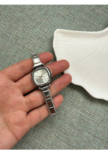 Retro Minimal Metal Kordon Vintage Kadın Kol Saati