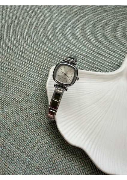 Retro Minimal Metal Kordon Vintage Kadın Kol Saati