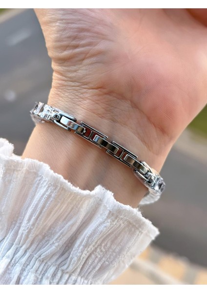 Çelik ve Taşlı Kordon Vintage Seri Küçük Kasa Özel Tasarım Kadın Kol Saati SP.8933.M9 modelleri