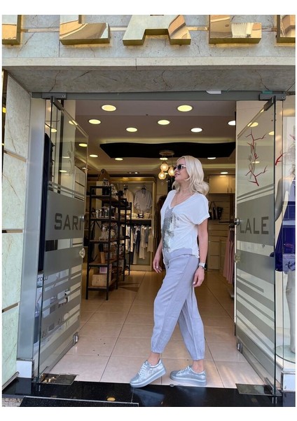 Ortası Payetli Varak Baskılı Tshırt modelleri