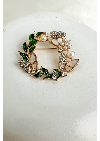 Altın Rengi Yaprak Detay Taş ve Incili Çelenk Broş (4cm)