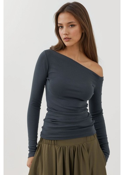 Kadın Asimetrik Yaka Slim Fit Uzun Kollu Üst Busem Collection Grey