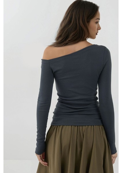 Kadın Asimetrik Yaka Slim Fit Uzun Kollu Üst Busem Collection Grey fiyatları