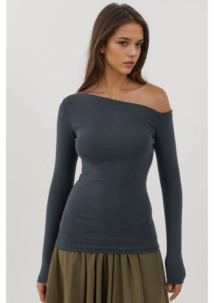 Kadın Asimetrik Yaka Slim Fit Uzun Kollu Üst Busem Collection Grey