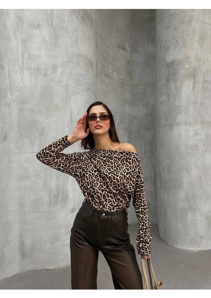 Kadın Leopar Desenli Düşük Omuzlu Bluz modelleri
