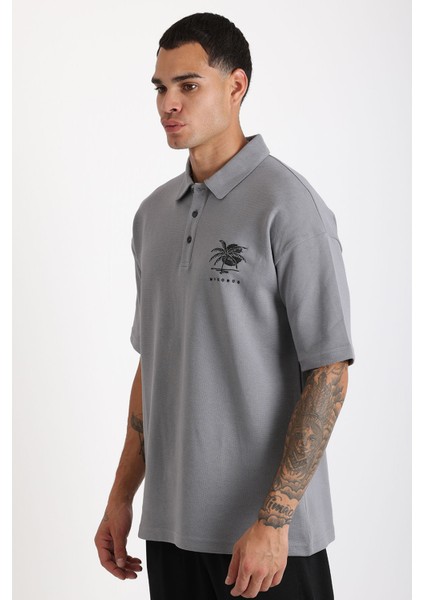 Göğüs Mykonos Nakış Detaylı Double Pike Kumaş Loose Fit Erkek Polo Yaka Tişört indirimleri