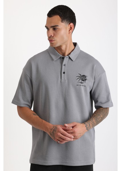 Göğüs Mykonos Nakış Detaylı Double Pike Kumaş Loose Fit Erkek Polo Yaka Tişört