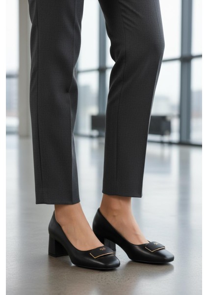 Siyah Cilt Kadın Topuklu Ayakkabı 695039 Z