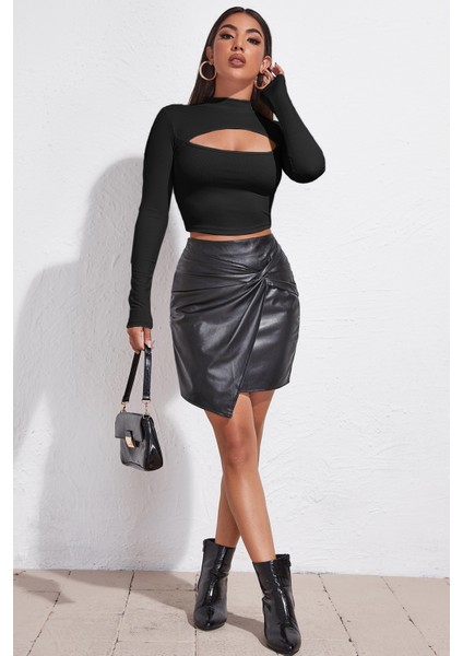 Kadın Siyah Göğüs Dekolteli Uzun Kollu Cut Out Crop Top Bluz
