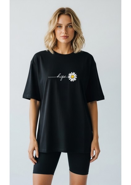Kadın Siyah Oversize Papatya Hope Baskılı Kısa Kollu Bisiklet Yaka T-Shirt