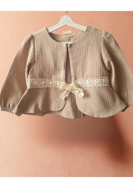 Kız Bebek 4'lü Şık Takım – Güpür Detaylı Ceket, Çiçek Yakalı Gömlek,keten Pantolon modelleri