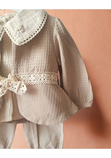 Kız Bebek 4'lü Şık Takım – Güpür Detaylı Ceket, Çiçek Yakalı Gömlek,keten Pantolon indirimleri