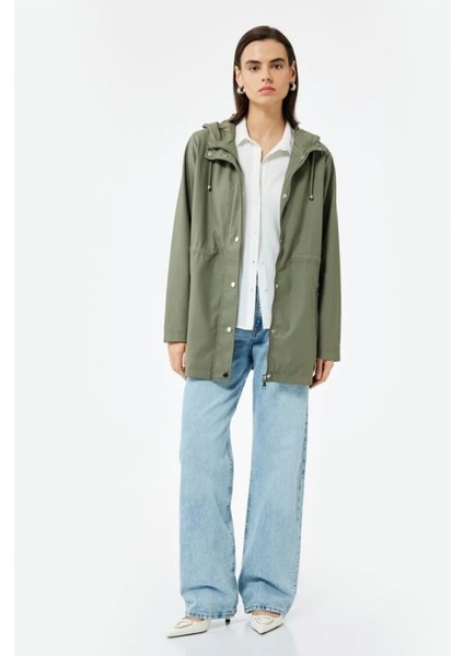 Kadın Cepli Beli Bağlamalı Uzun Kollu Fermuarlı Kapüşonlu Yağmurluk 6WAK00007EW