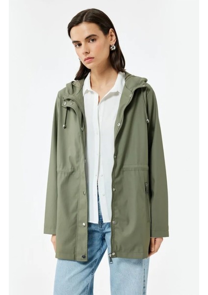 Kadın Cepli Beli Bağlamalı Uzun Kollu Fermuarlı Kapüşonlu Yağmurluk 6WAK00007EW fiyatları