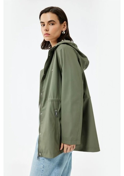 Kadın Cepli Beli Bağlamalı Uzun Kollu Fermuarlı Kapüşonlu Yağmurluk 6WAK00007EW modelleri