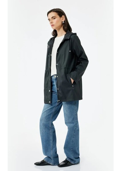 Kadın Cepli Beli Bağlamalı Uzun Kollu Fermuarlı Kapüşonlu Yağmurluk 6WAK00007EW