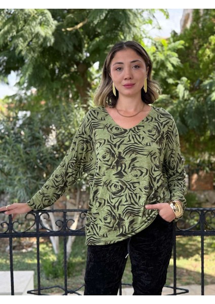 NC1128 Italyan V Yaka Gül Desenli Triko Bluz Yeşil