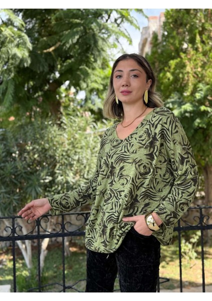 NC1128 Italyan V Yaka Gül Desenli Triko Bluz Yeşil modelleri