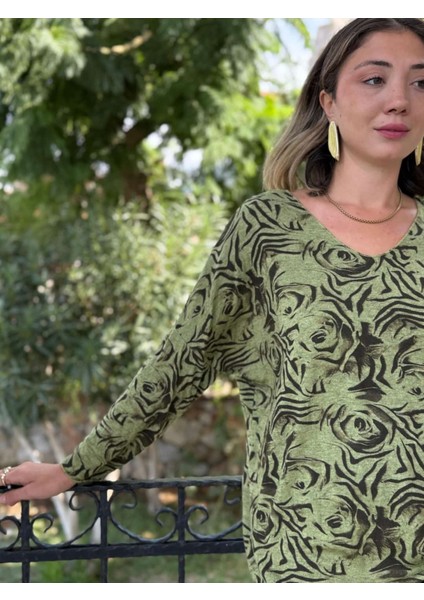 NC1128 Italyan V Yaka Gül Desenli Triko Bluz Yeşil