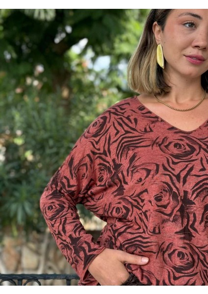 NC1128 Italyan V Yaka Gül Desenli Triko Bluz Kiremit fırsatları