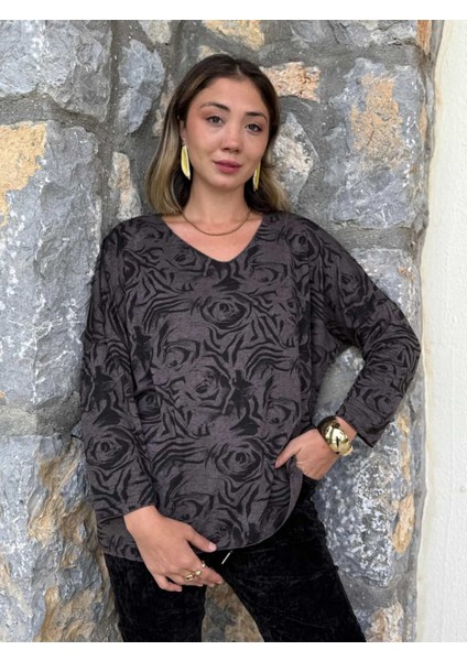 NC1128 Italyan V Yaka Gül Desenli Triko Bluz Kiremit