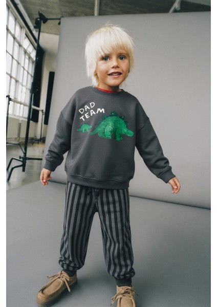 Erkek Çocuk Pamuklu Gri Sevimli Hayvancık Baskılı Sweatshirt - Dad Team Yazılı