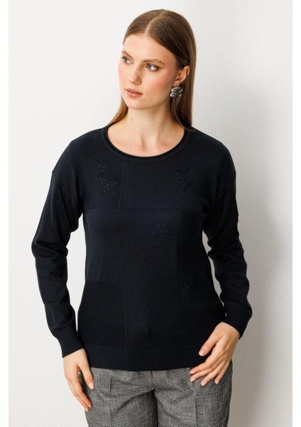 65359 Onteks Kazak Çiçek Işlemeli Dik Yaka modelleri