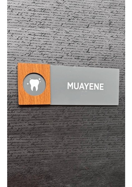 Muayene Doktor Hastahane Kapı Isimlik Levhası Antrasit Pleksi Ceviz Detaylı Kendinden Yapışkanlı fiyatları