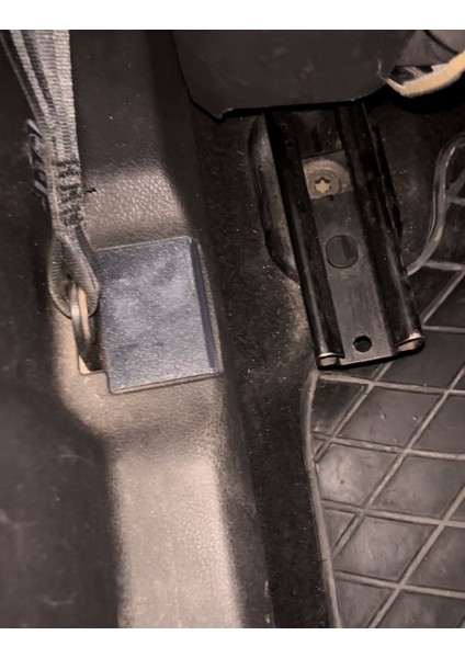Ford Connect Emniyet Kemerinin Tabana Bağlandığı Yer modelleri