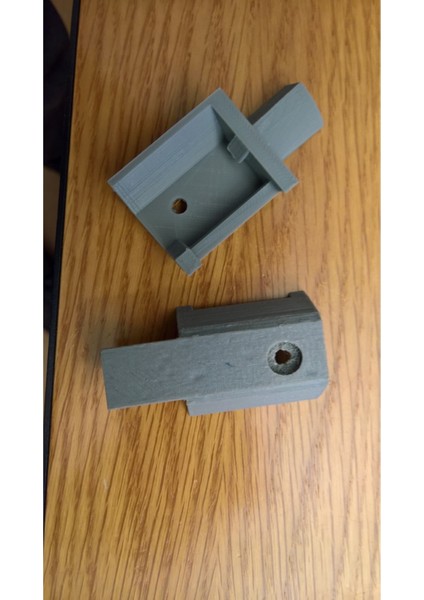 Renault Clio Touring 2009 Bagaj Rayı Ucu