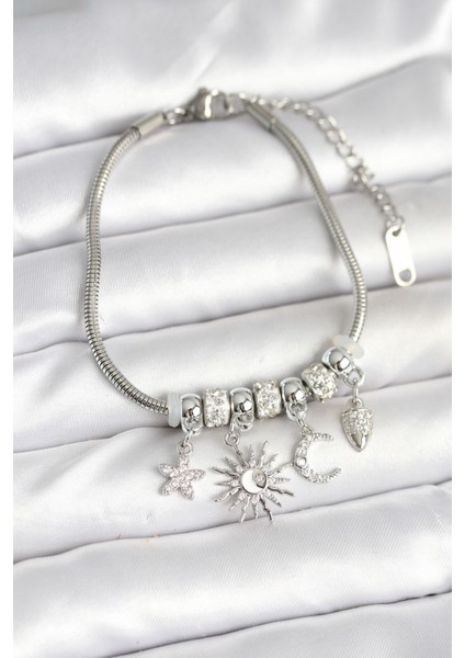 Pirinç Gümüş Renk Ay ve Güneş Charmlı Kadın Bileklik TG27BB7998