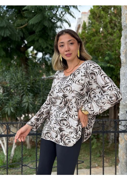 NC1128A Italyan V Yaka Gül Desenli Triko Bluz Bej