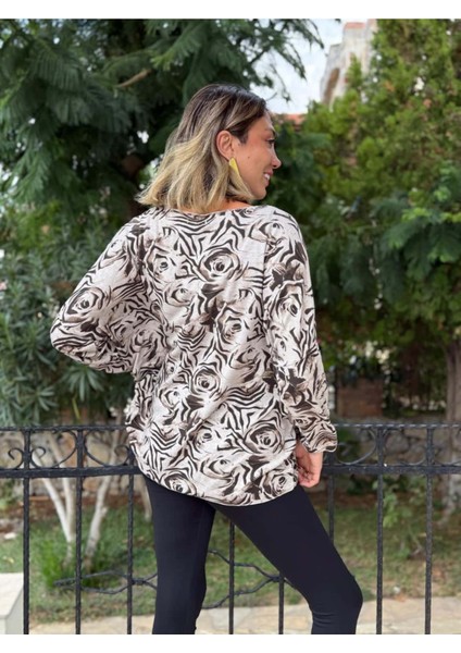 NC1128A Italyan V Yaka Gül Desenli Triko Bluz Bej