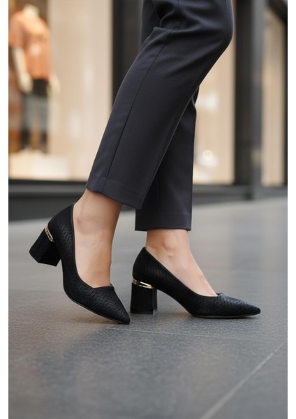Siyah Hafif Kadın Topuklu Ayakkabı 619004 Z