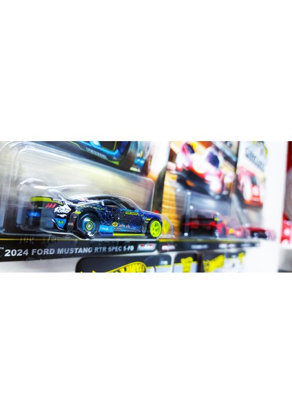 Premium Circuit Legends 5'li Model Araba Seti ( Ferrari, Ford Mustang, Porsche 917, Porsche 911, Subaru) fiyatları