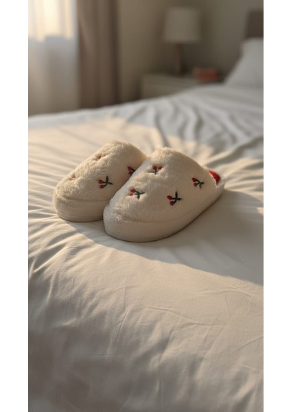 Kirazlı Peluş Kadın Terlik modelleri