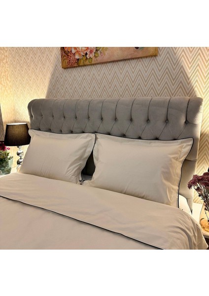 Kırık Beyaz Renkli, Koyu Yeşil Biyeli Yastık Kılıfı modelleri