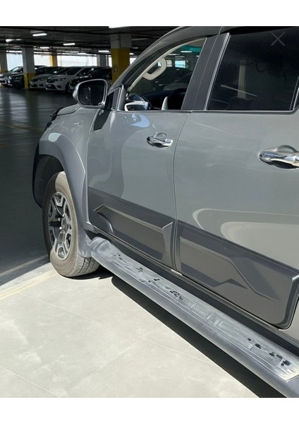 Toyota Hilux Kapı Gövde Kabartma Kapama 2015 + Model