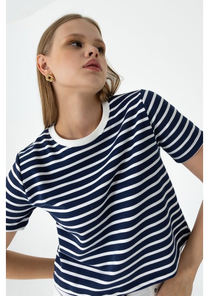 Kadın Bisiklet Yaka Kısa Kollu Çizgili Sweatshirt Lacivert - MS0001301