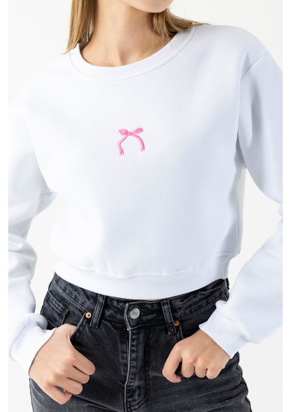 Kadın Bisiklet Yaka Fiyonk Nakışlı Crop Sweatshirt Beyaz - 264423 fırsatları