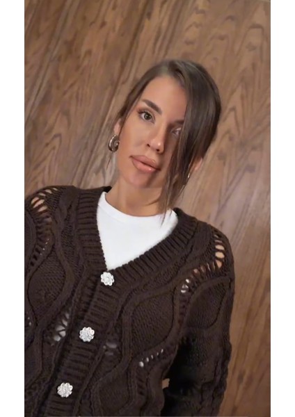 Keyymod Kadın Taşlı Düğmeli Ajurlu Makaron Kısa Hırka