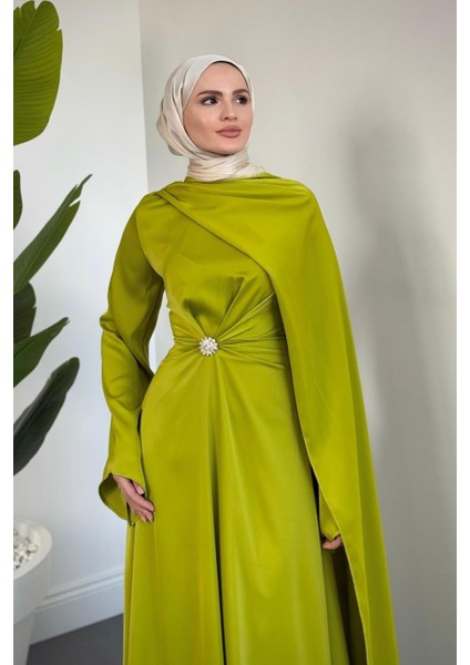 Wave Broşlu Pelerinli Saten Abiye Yağ Yeşili fırsatları