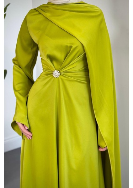 Wave Broşlu Pelerinli Saten Abiye Yağ Yeşili indirimleri