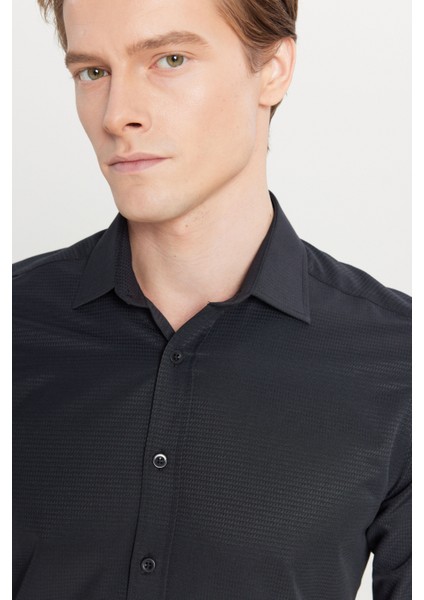 Pamuklu Regular Fit Normal Kesim Klasik Yaka Armürlü Gömlek fırsatları