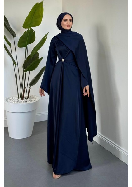 Wave Broşlu Pelerinli Saten Abiye Lacivert