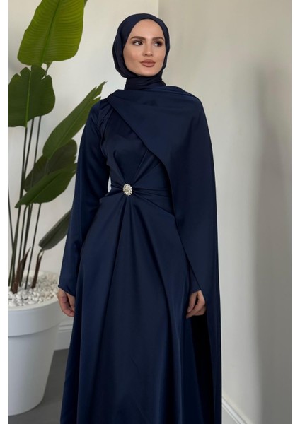 Wave Broşlu Pelerinli Saten Abiye Lacivert modelleri
