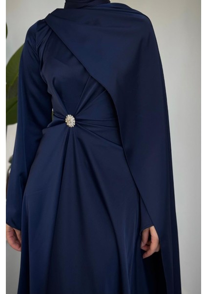 Wave Broşlu Pelerinli Saten Abiye Lacivert fırsatları