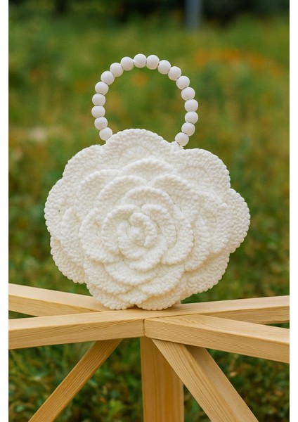 Beyaz Gül Motifli El Çantası